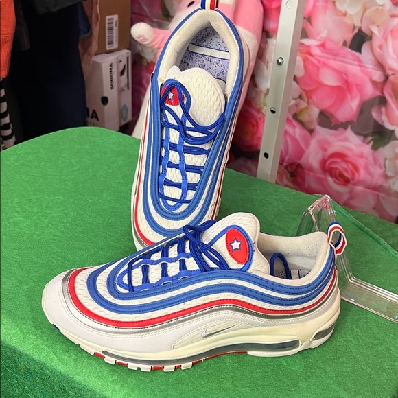 NIKE Men's White and Blue Athletic Sneakers $75 - Picture 3 of 9